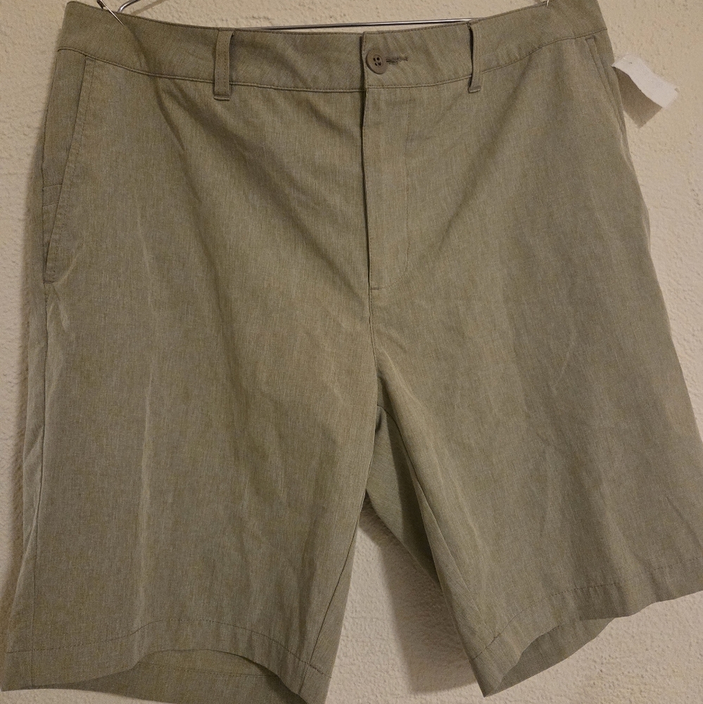 Roundtree & Yorke Performance Olive Shorts